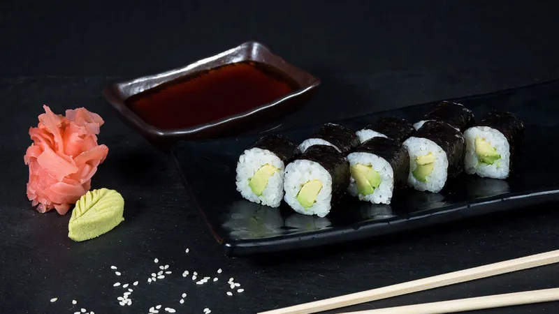 31-AVOKADO MAKI (8 gab.)