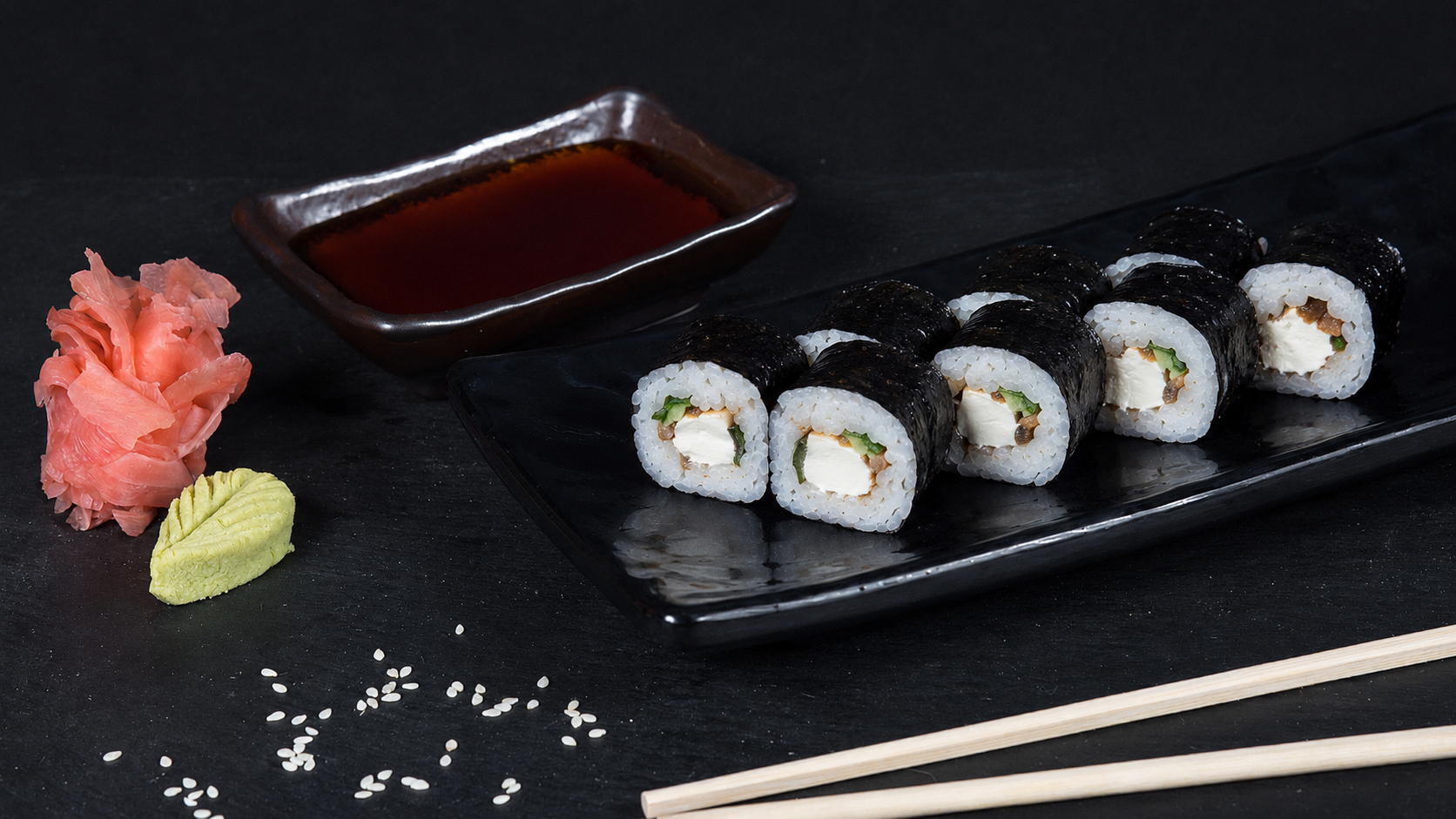 33C-UNAGI CHEESE MAKI (16 gab.)
