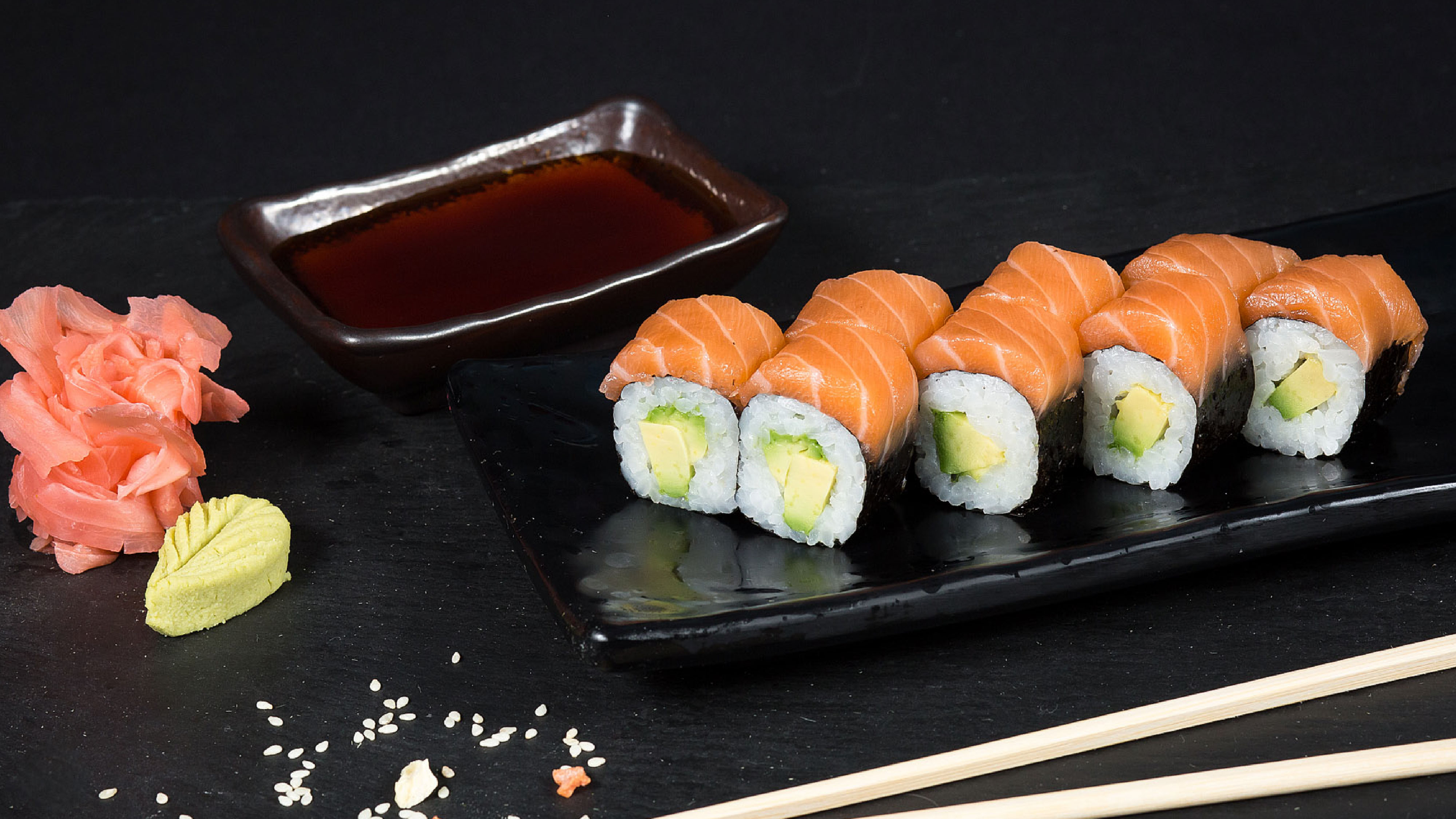 37-SAKE AVOKADO MAKI (8 gab.)