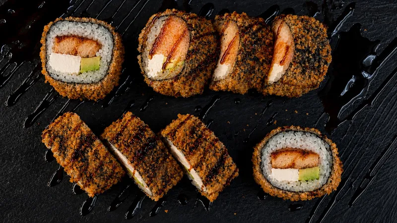 112-SALMON TERIYAKI TEMPURA MAKI (8 gab.)