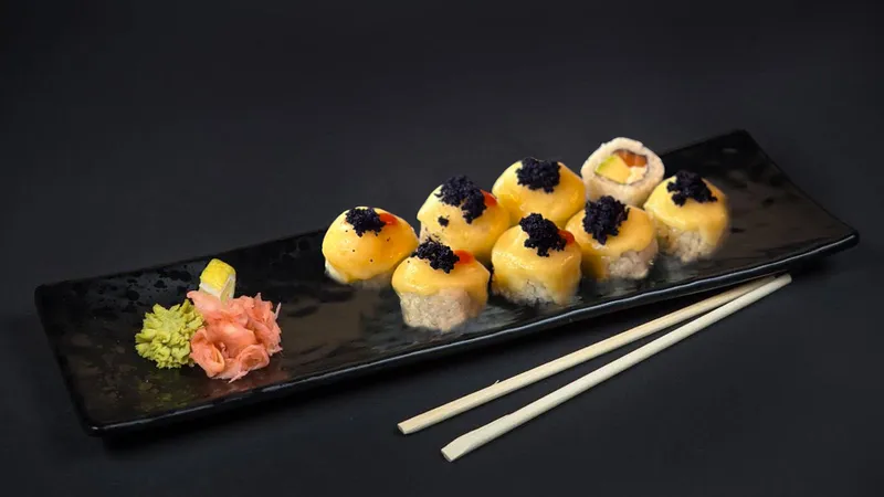 126-VOLCANO MAKI 4 gab. + 4 gab. SPICY VOLCANO MAKI (8 gab.) 